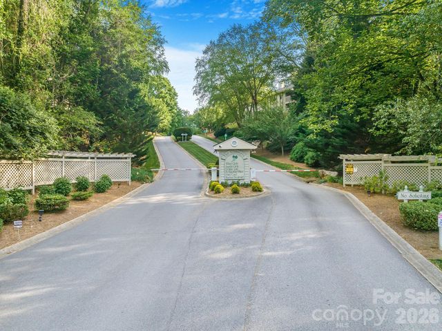 1801 Abbey Circle, Asheville, NC 28805