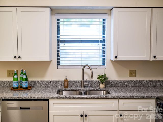 1801 Abbey Circle, Asheville, NC 28805