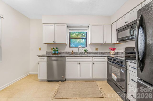 1801 Abbey Circle, Asheville, NC 28805