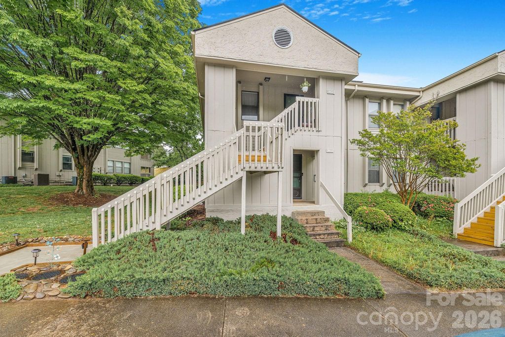 1801 Abbey Circle, Asheville, NC 28805