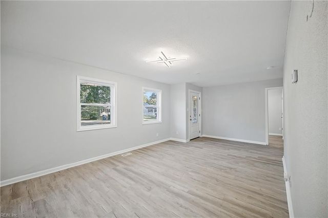 620 72nd ST, Newport News, VA 23605