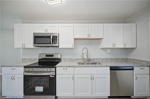 620 72nd ST, Newport News, VA 23605