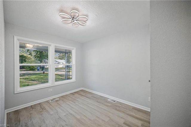 620 72nd ST, Newport News, VA 23605