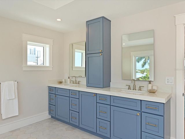 303 55TH STREET, Holmes Beach, FL 34217