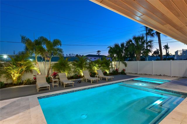 303 55TH STREET, Holmes Beach, FL 34217