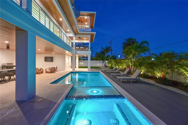 303 55TH STREET, Holmes Beach, FL 34217