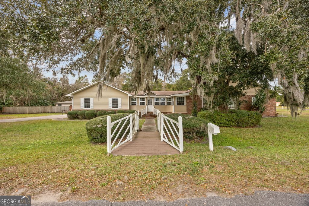 208 E Hall Street, St. Marys, GA 31558