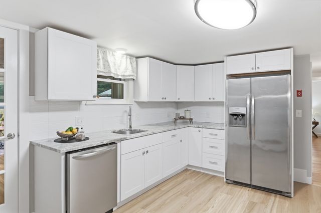 60 Bellflower Rd, Billerica, MA 01821