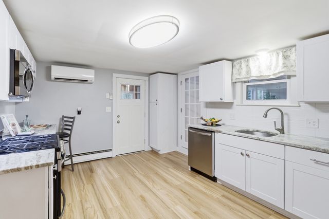 60 Bellflower Rd, Billerica, MA 01821