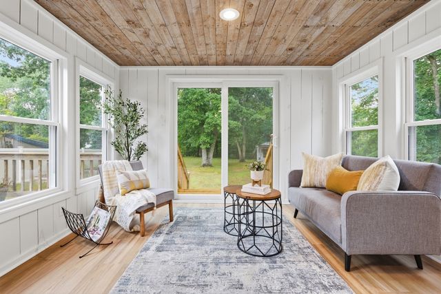 60 Bellflower Rd, Billerica, MA 01821