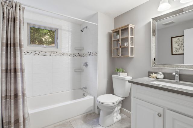 60 Bellflower Rd, Billerica, MA 01821