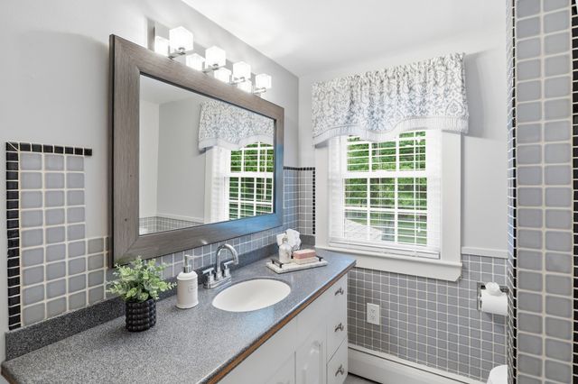 60 Bellflower Rd, Billerica, MA 01821