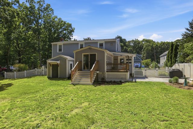 60 Bellflower Rd, Billerica, MA 01821