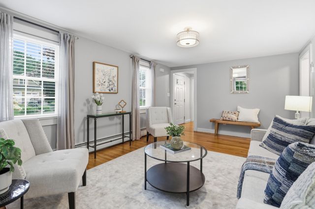 60 Bellflower Rd, Billerica, MA 01821