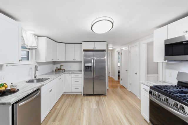 60 Bellflower Rd, Billerica, MA 01821