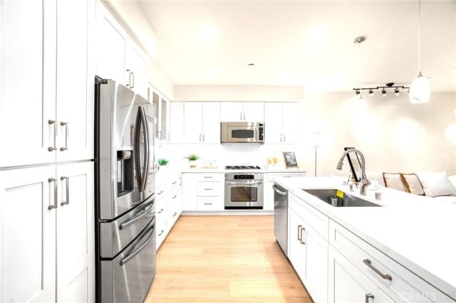 617 Rockefeller, Irvine, CA 92612