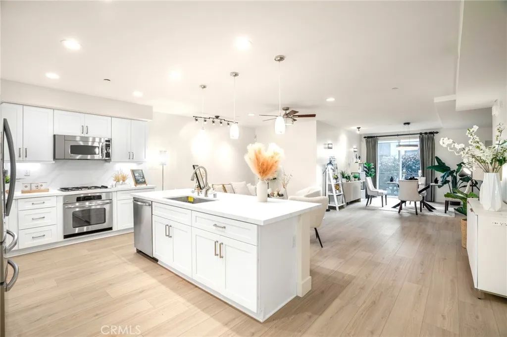 617 Rockefeller, Irvine, CA 92612