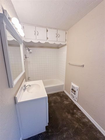 1707 NW Ash, Lawton, OK 73507