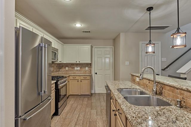 30 Musgrove Place, The Woodlands, TX 77382