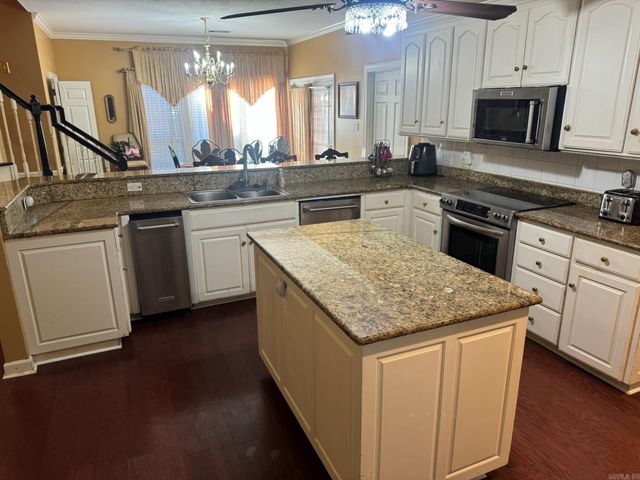 2 Rosaires Way, Little Rock, AR 72223