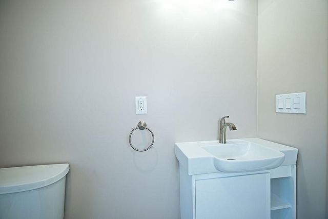 8 Courtland Street, Farmington, NH 03835