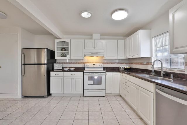 434 Hibiscus Court, East Palo Alto, CA 94303