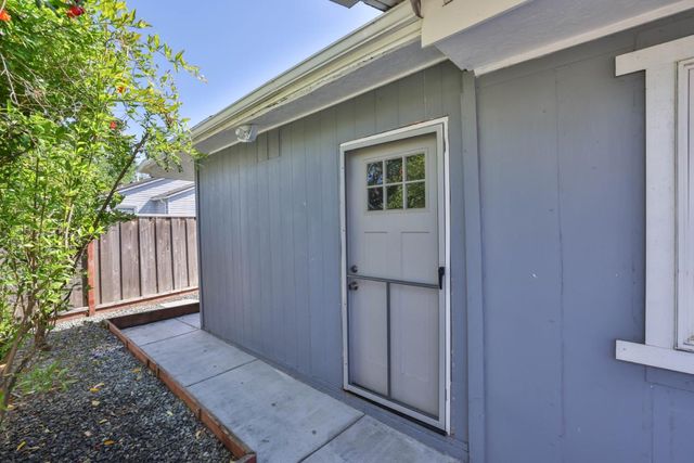 434 Hibiscus Court, East Palo Alto, CA 94303