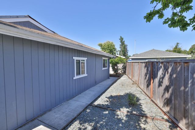 434 Hibiscus Court, East Palo Alto, CA 94303