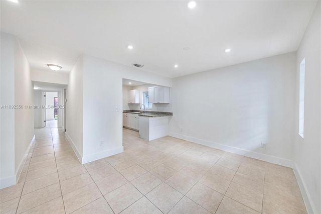 1283 W 42nd St, Hialeah, FL 33012