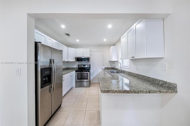 1283 W 42nd St, Hialeah, FL 33012