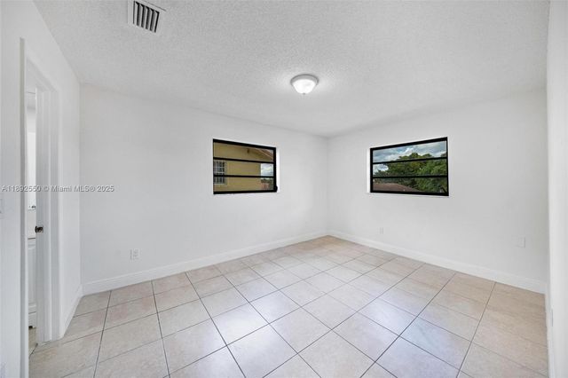 1283 W 42nd St, Hialeah, FL 33012