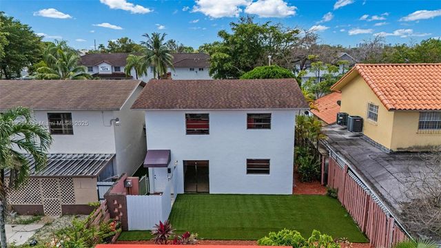 1283 W 42nd St, Hialeah, FL 33012