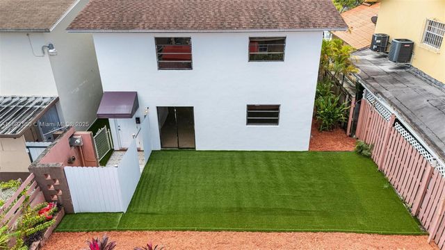 1283 W 42nd St, Hialeah, FL 33012