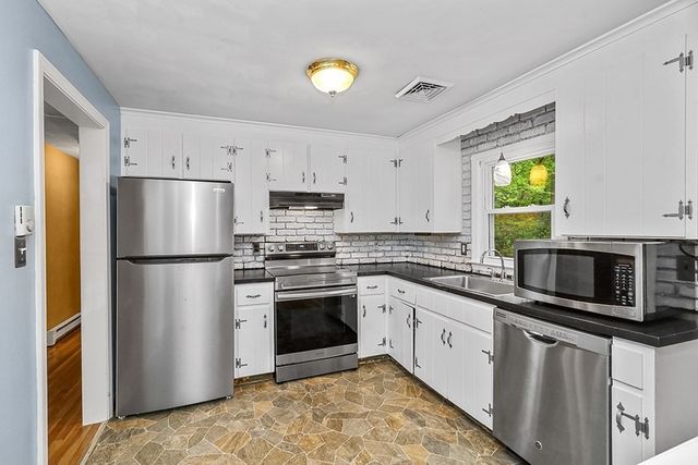 72 Westfield Dr, North Attleboro, MA 02760
