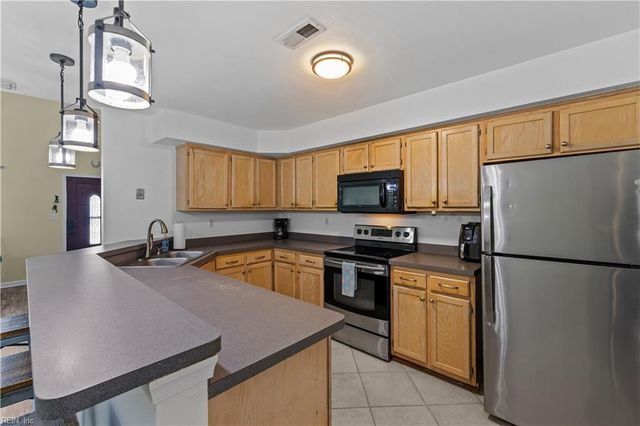 891 Old Clubhouse RD, Virginia Beach, VA 23453