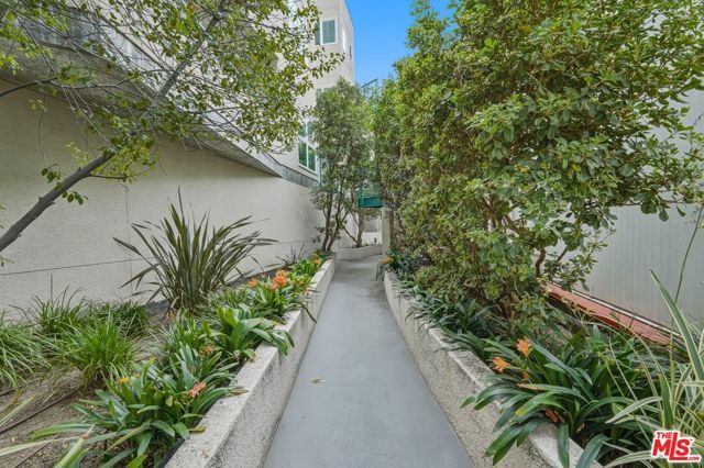 2115 3rd Street 102, Santa Monica, CA 90405