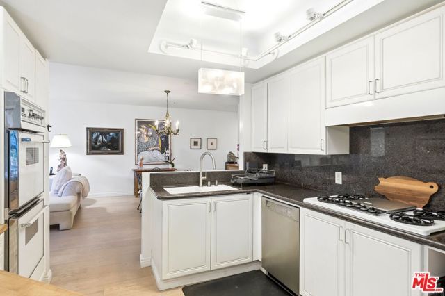 2115 3rd Street 102, Santa Monica, CA 90405