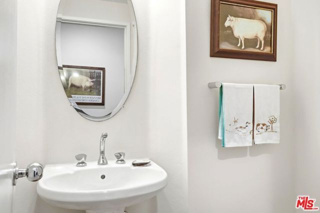 2115 3rd Street 102, Santa Monica, CA 90405