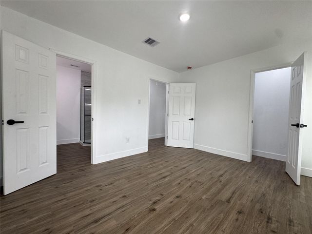 1203 W 6th Street, Freeport, TX 77541