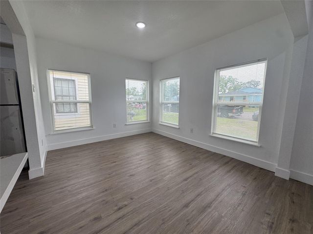 1203 W 6th Street, Freeport, TX 77541