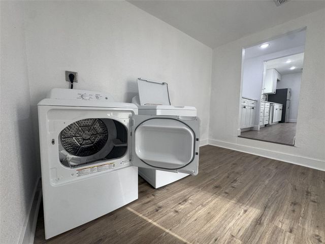 1203 W 6th Street, Freeport, TX 77541