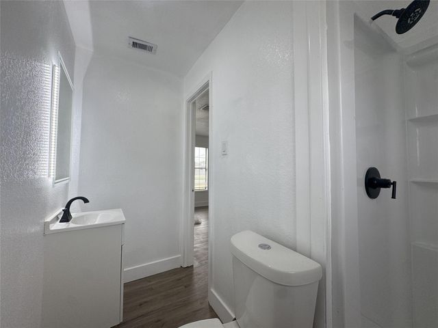 1203 W 6th Street, Freeport, TX 77541