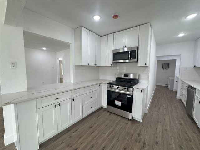 1203 W 6th Street, Freeport, TX 77541