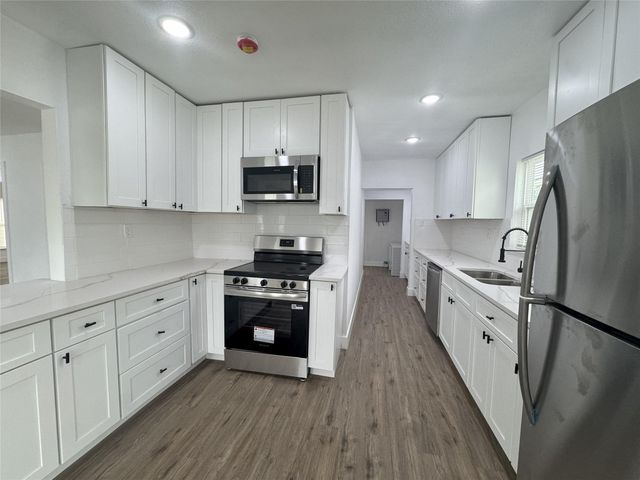 1203 W 6th Street, Freeport, TX 77541