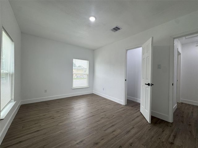 1203 W 6th Street, Freeport, TX 77541