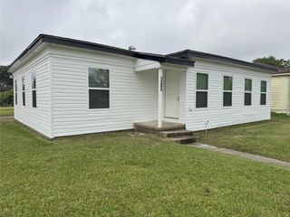 1203 W 6th Street, Freeport, TX 77541