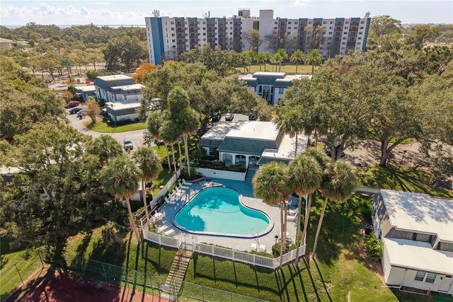 1381 N MCMULLEN BOOTH ROAD 1381, Clearwater, FL 33759