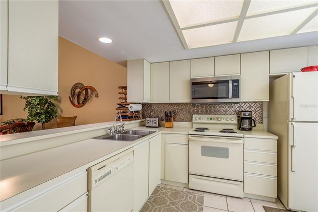 1381 N MCMULLEN BOOTH ROAD 1381, Clearwater, FL 33759