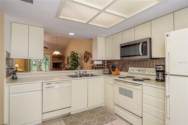 1381 N MCMULLEN BOOTH ROAD 1381, Clearwater, FL 33759