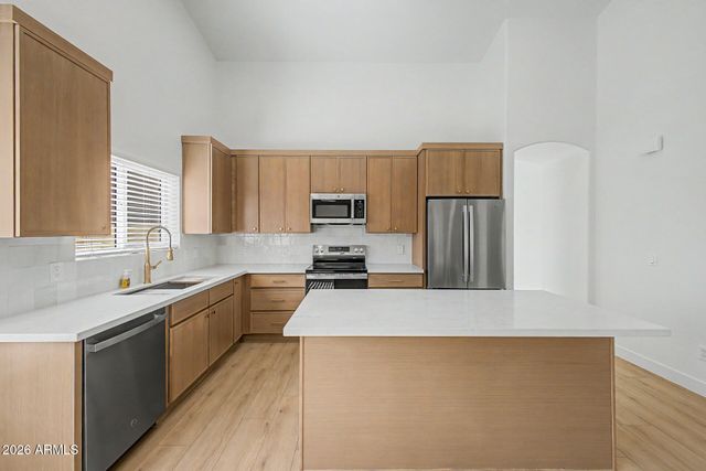 5027 E VAUGHN Drive, Phoenix, AZ 85044